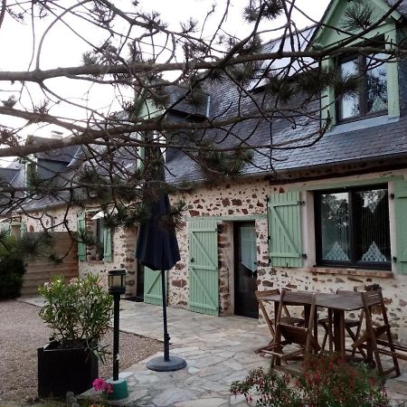 Chambre D Hote La Roussiere Saint-Ouen-Des-Toits Eksteriør bilde