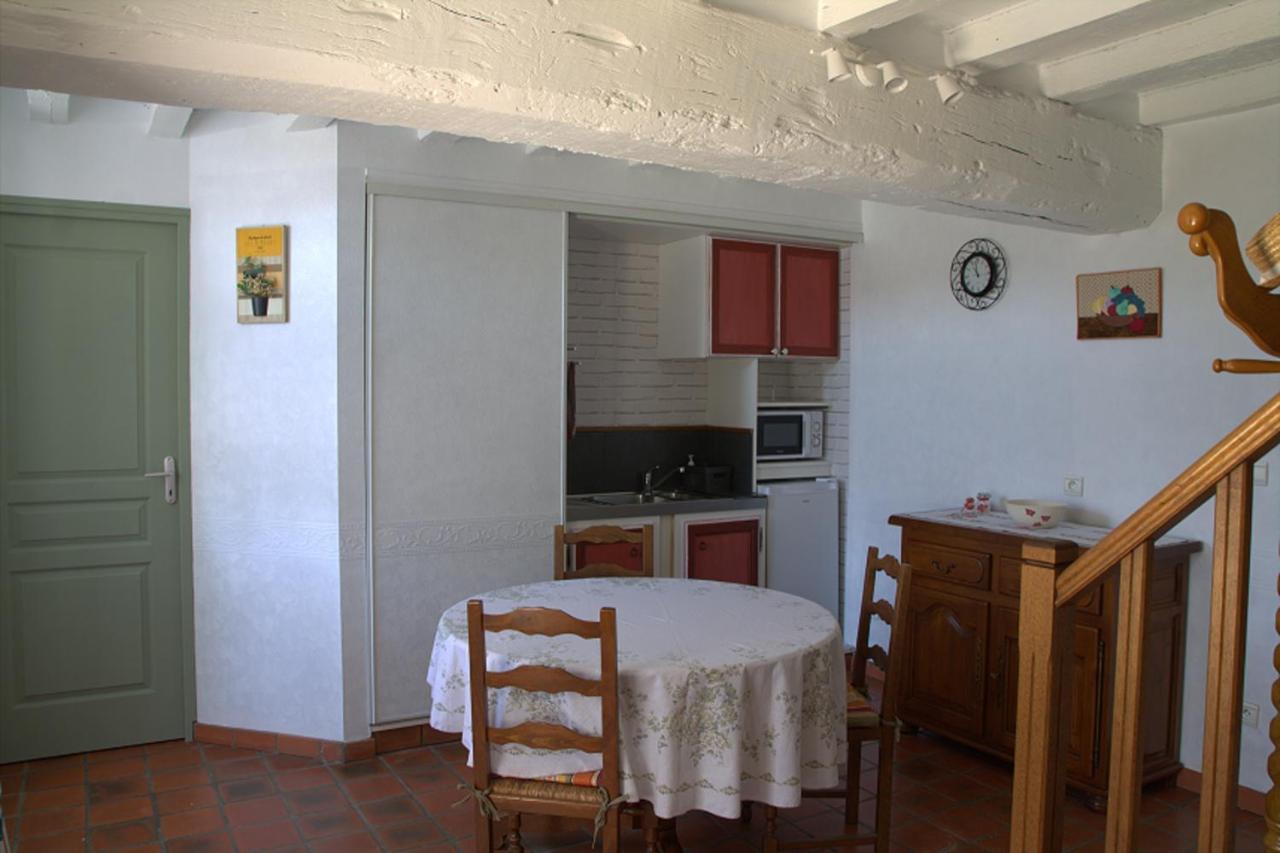 Chambre D Hote La Roussiere Saint-Ouen-Des-Toits Eksteriør bilde
