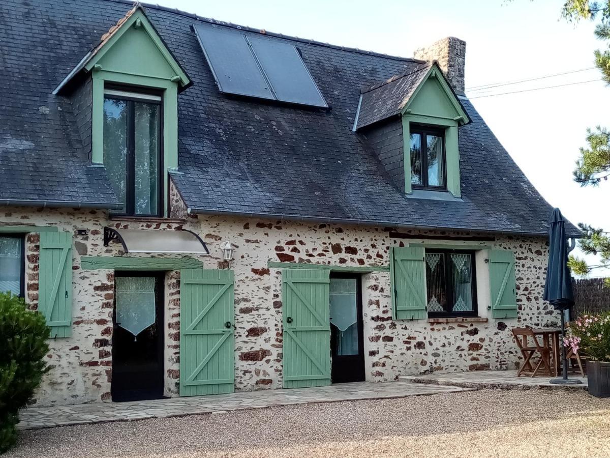 Chambre D Hote La Roussiere Saint-Ouen-Des-Toits Eksteriør bilde